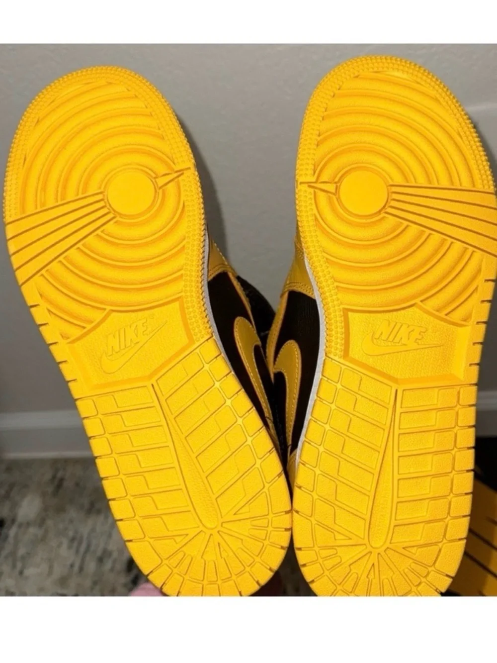 Nike Air Jordan 1 Mid Kids' Black/Yellow Basketball Shoes